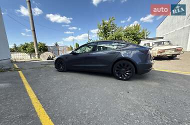 Седан Tesla Model 3 2021 в 