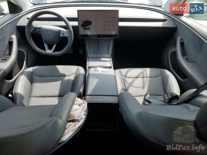 Седан Tesla Model 3 2024 в Львове