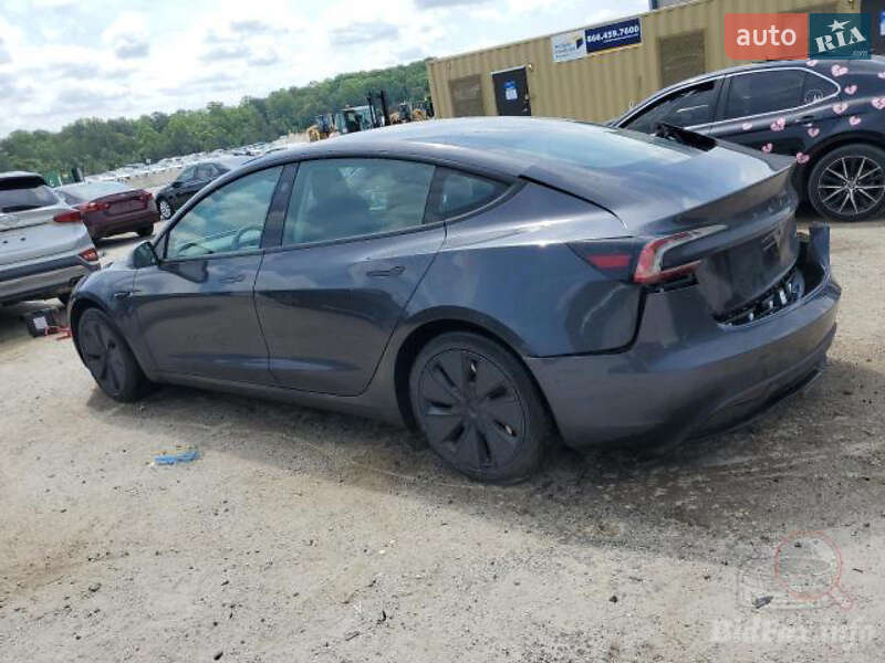 Седан Tesla Model 3 2024 в Львове