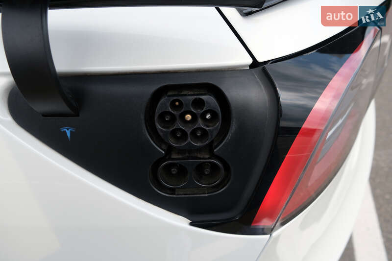 Седан Tesla Model 3 2019 в Києві