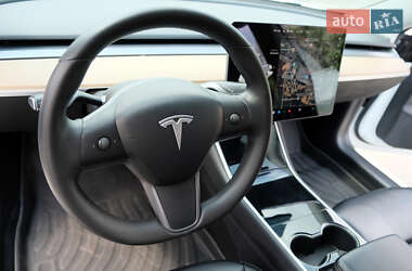 Седан Tesla Model 3 2019 в 