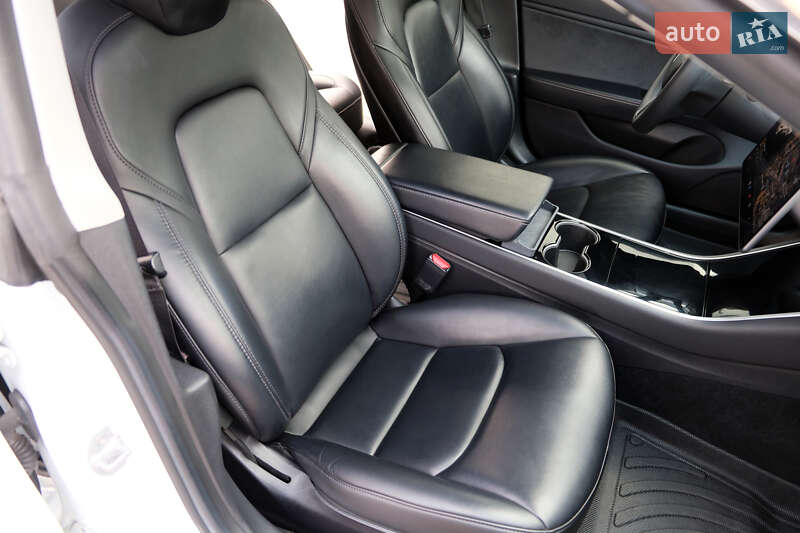 Седан Tesla Model 3 2019 в Києві