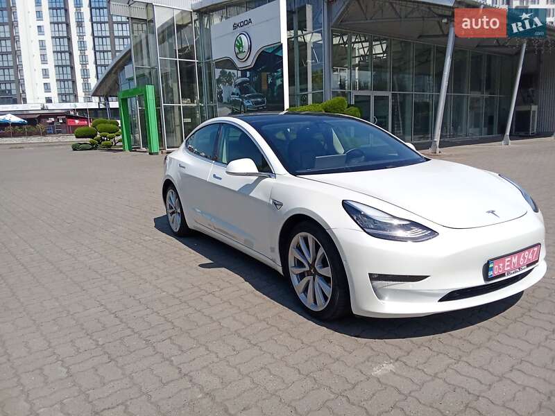 Седан Tesla Model 3 2020 в 