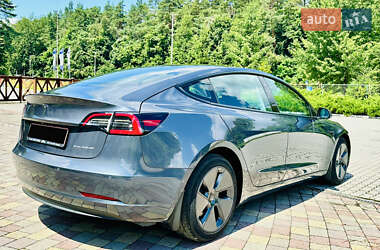 Седан Tesla Model 3 2022 в 