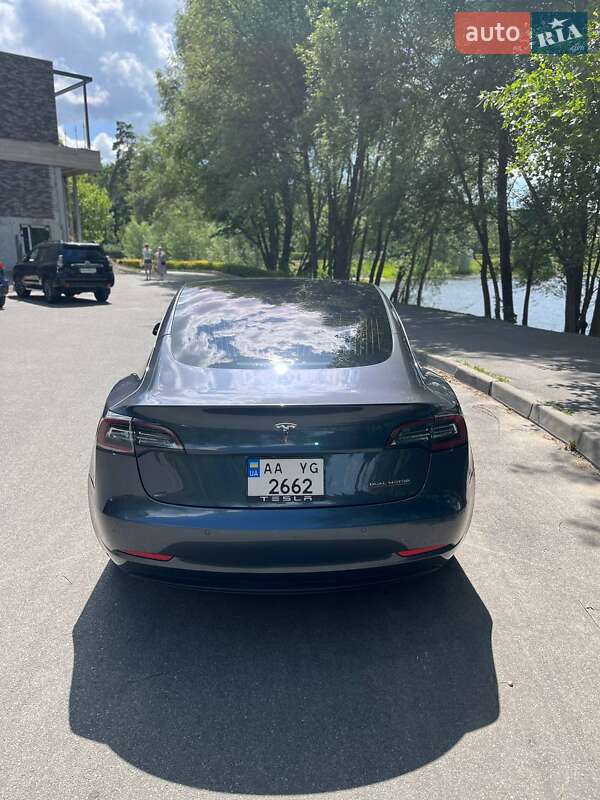 Седан Tesla Model 3 2018 в Ирпене