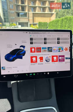 Седан Tesla Model 3 2021 в 