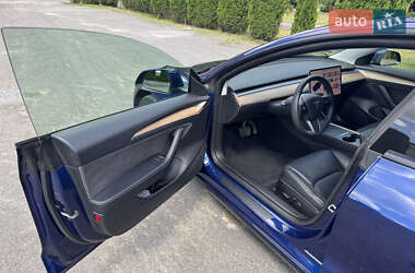 Седан Tesla Model 3 2021 в 