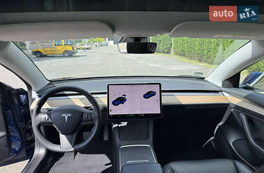 Седан Tesla Model 3 2021 в 