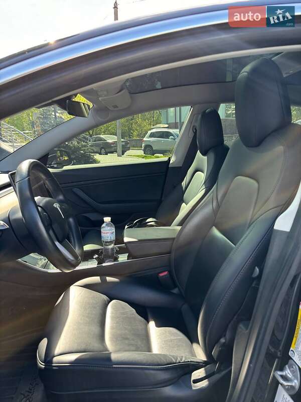 Седан Tesla Model 3 2019 в Києві