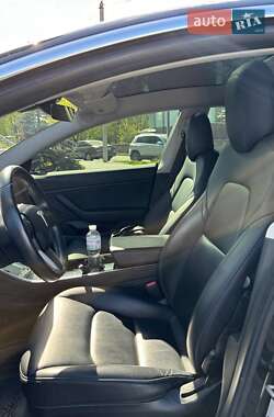 Седан Tesla Model 3 2019 в 