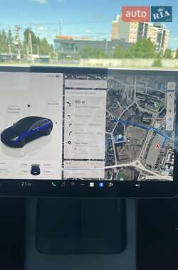 Седан Tesla Model 3 2022 в 