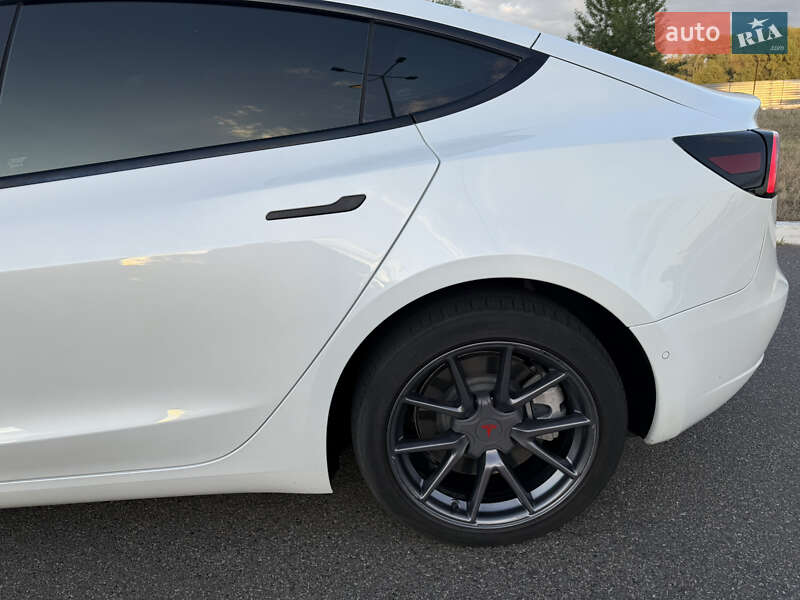 Седан Tesla Model 3 2022 в Киеве
