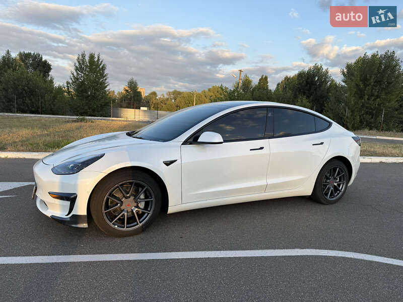 Седан Tesla Model 3 2022 в Киеве