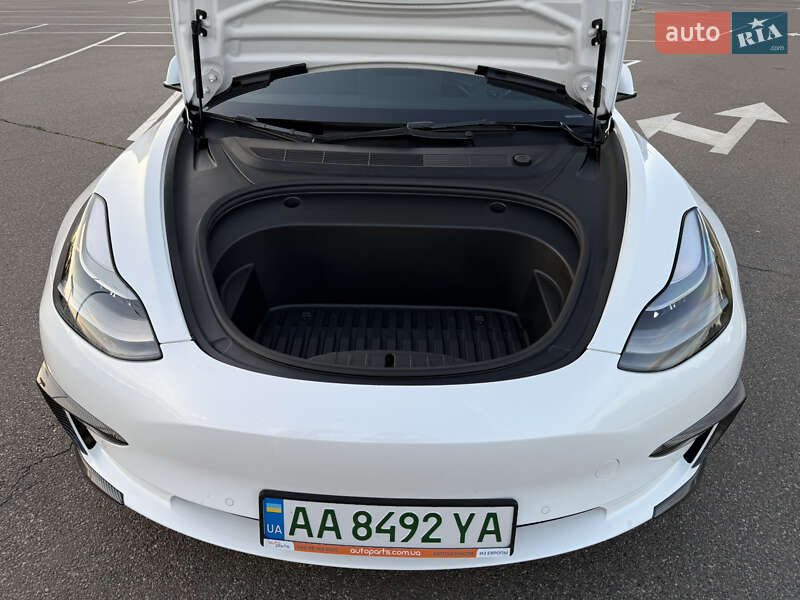 Седан Tesla Model 3 2022 в Киеве