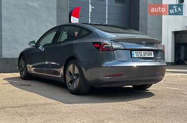 Седан Tesla Model 3 2021 в 