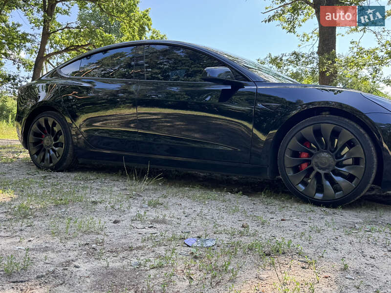 Седан Tesla Model 3 2023 в 