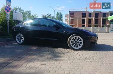 Седан Tesla Model 3 2022 в 