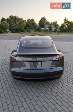 Седан Tesla Model 3 2023 в 