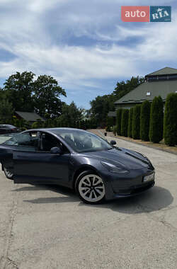 Седан Tesla Model 3 2023 в 