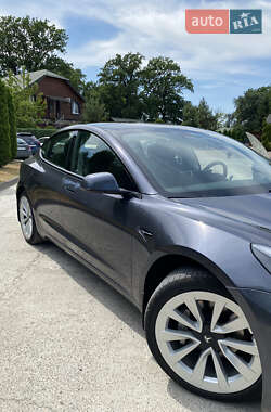 Седан Tesla Model 3 2023 в 