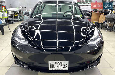 Седан Tesla Model 3 2020 в Ужгороді