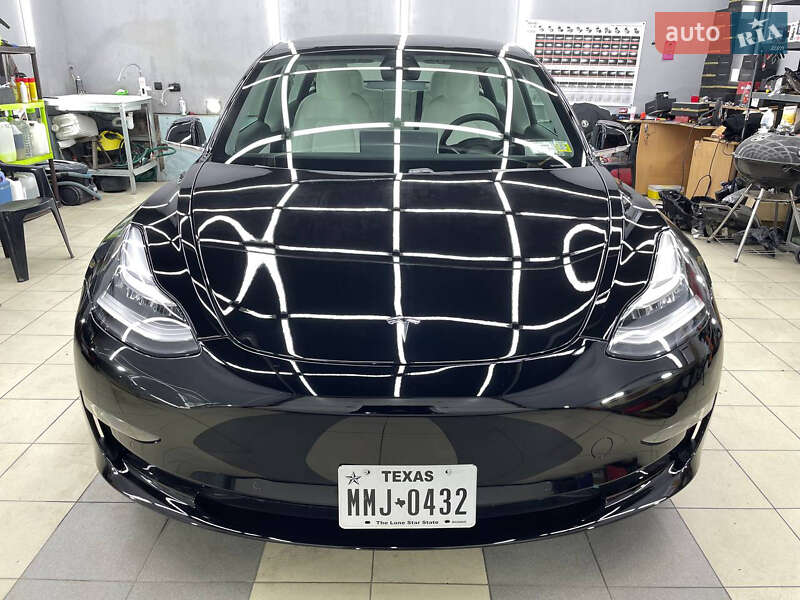 Седан Tesla Model 3 2020 в 