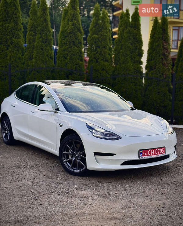 Седан Tesla Model 3 2019 в 