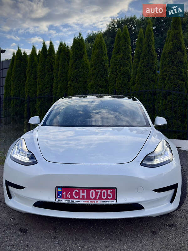 Седан Tesla Model 3 2019 в Бориславі