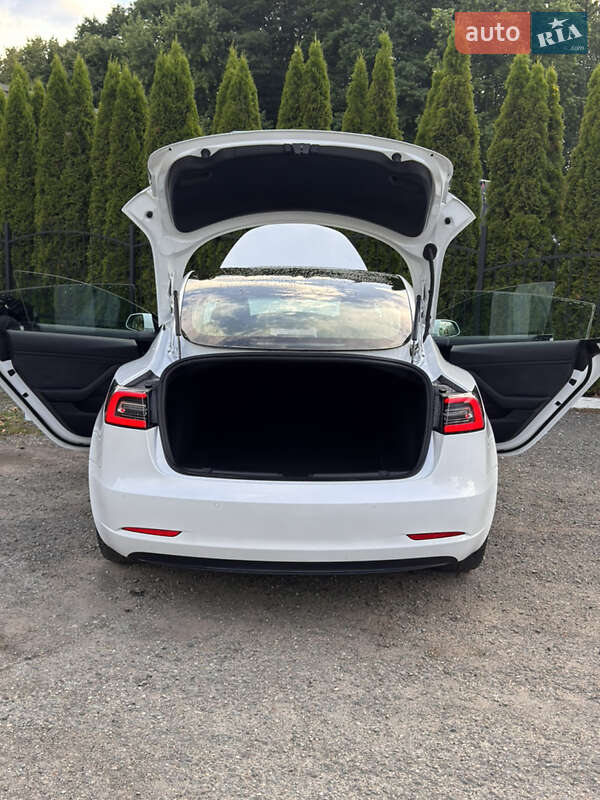 Седан Tesla Model 3 2019 в Бориславі