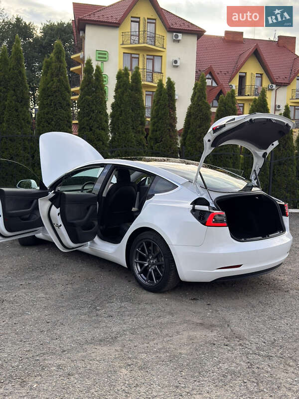 Седан Tesla Model 3 2019 в Бориславі