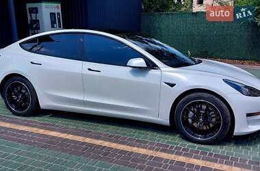 Седан Tesla Model 3 2022 в 