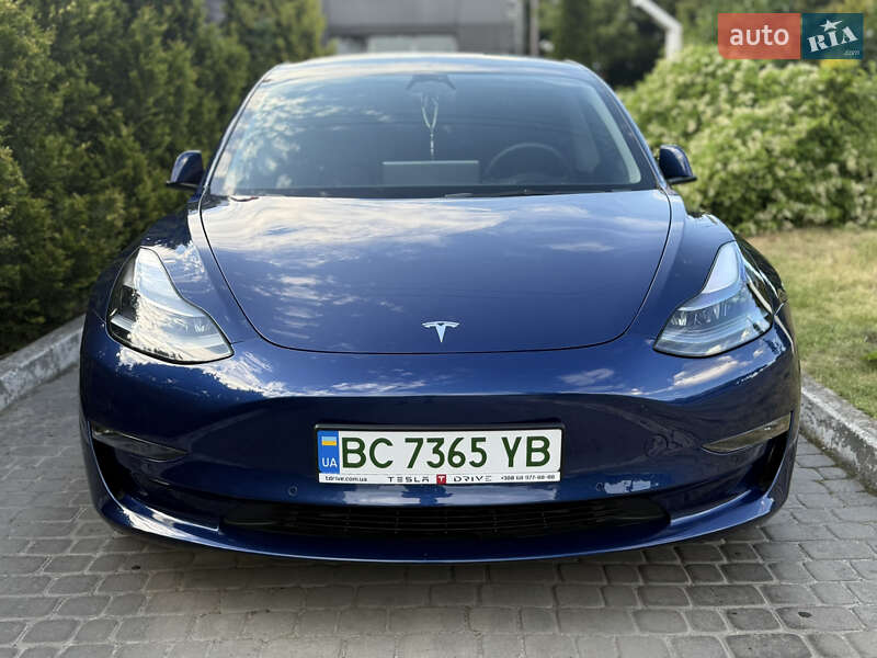 Седан Tesla Model 3 2022 в 