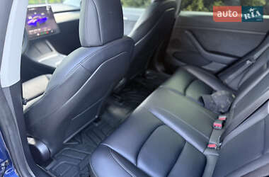 Седан Tesla Model 3 2022 в 