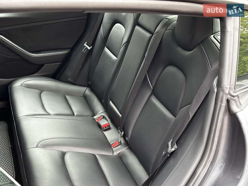 Седан Tesla Model 3 2021 в Києві
