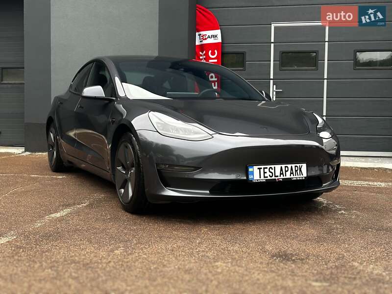 Седан Tesla Model 3 2021 в Києві