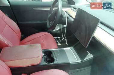 Седан Tesla Model 3 2021 в 