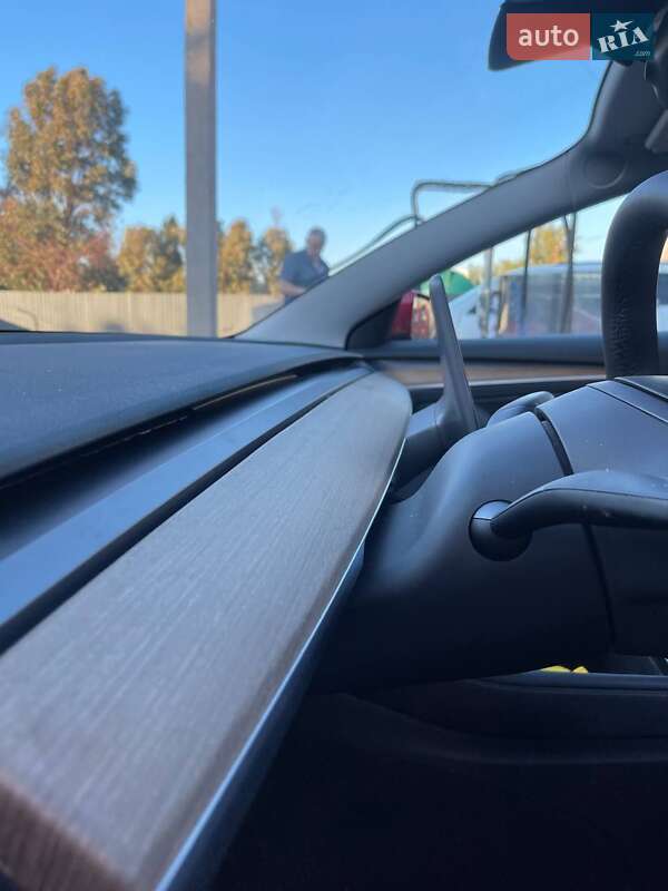 Седан Tesla Model 3 2021 в Кривом Роге