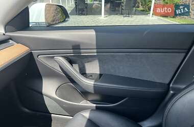 Седан Tesla Model 3 2020 в 