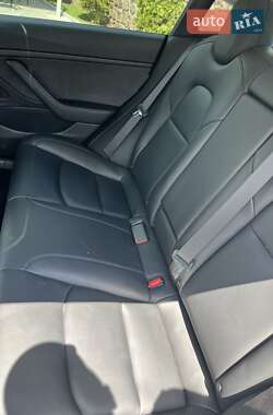 Седан Tesla Model 3 2020 в 