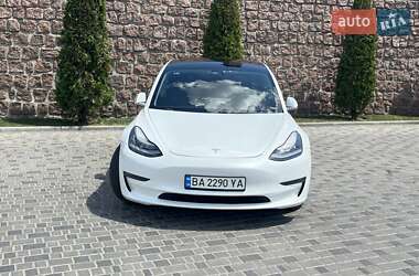 Седан Tesla Model 3 2020 в 