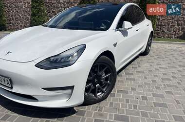 Седан Tesla Model 3 2020 в 