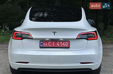Седан Tesla Model 3 2023 в 