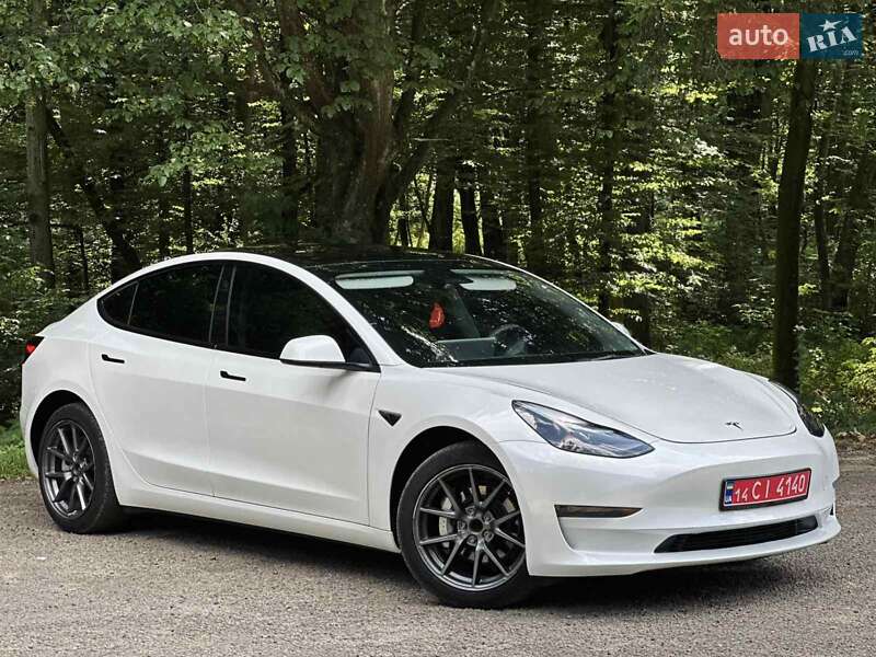 Седан Tesla Model 3 2023 в Дрогобыче