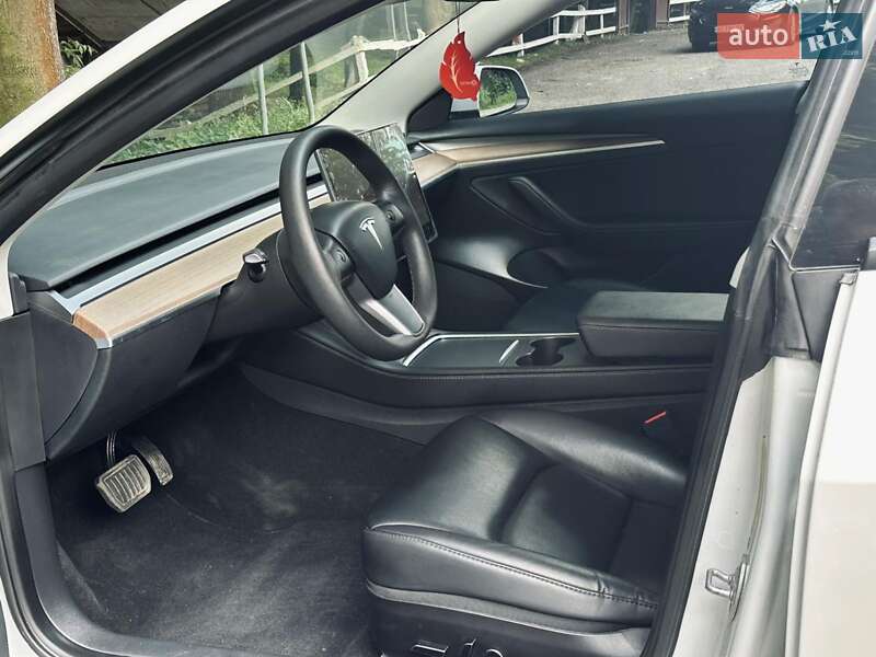 Седан Tesla Model 3 2023 в Дрогобыче