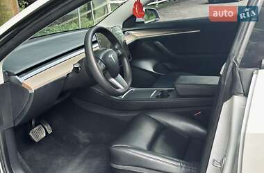 Седан Tesla Model 3 2023 в 