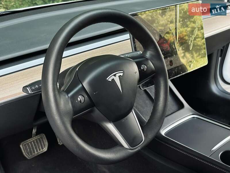 Седан Tesla Model 3 2023 в Дрогобыче