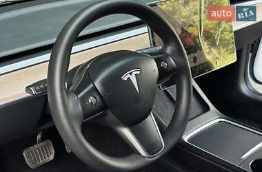 Седан Tesla Model 3 2023 в 