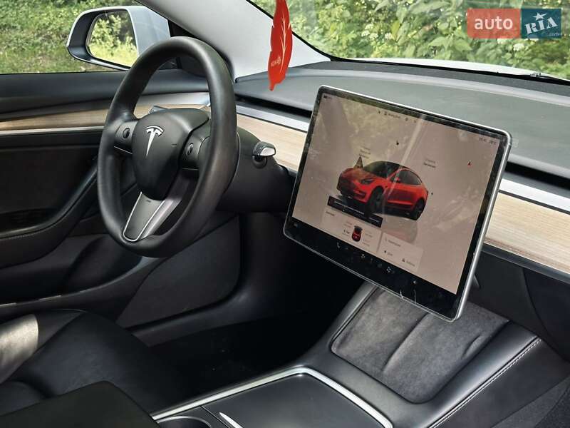 Седан Tesla Model 3 2023 в Дрогобыче