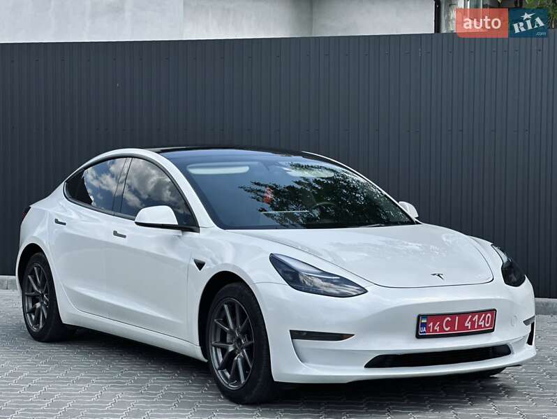 Седан Tesla Model 3 2023 в Дрогобыче