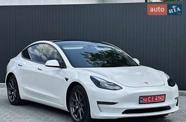Седан Tesla Model 3 2023 в 